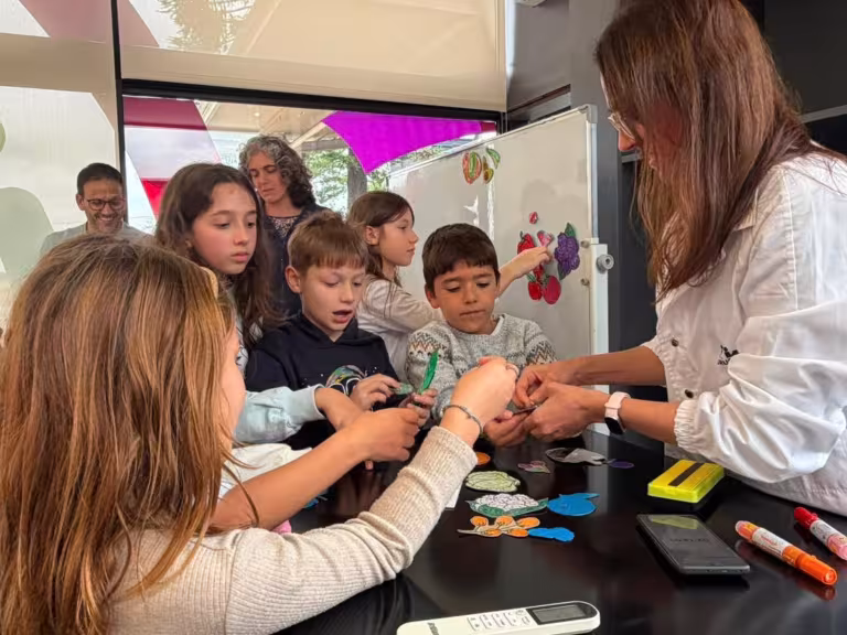 Taller "La ciencia detrás de las frutas y hortalizas: ¿Qué nos cuentan sus colores?"